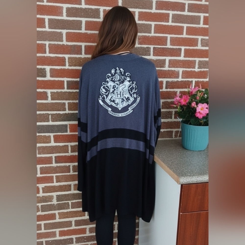 Warner Bros. Gray and Black Hogwarts Shrug XXL - Picture 2 of 10